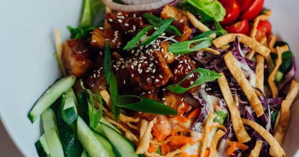 How Salads Enhance the Smoked Meat Experience
