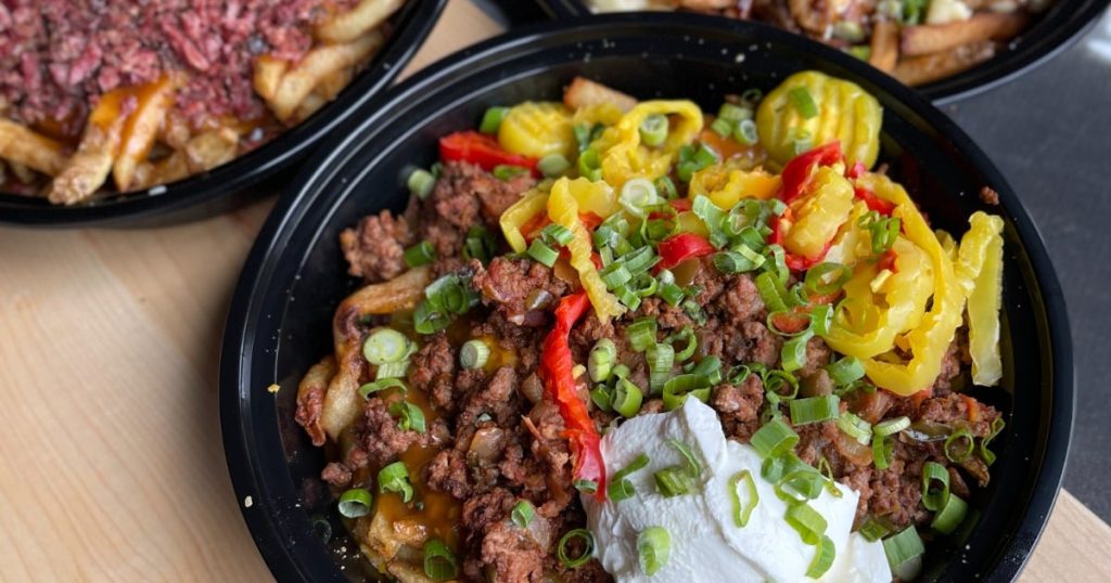 Poutine mexicaine vs italienne chez Dunn’s Famous