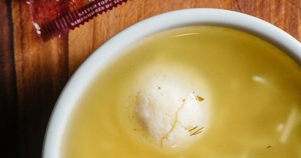 Soupe Aux Boulettes De Matzo Comme Repas Complet